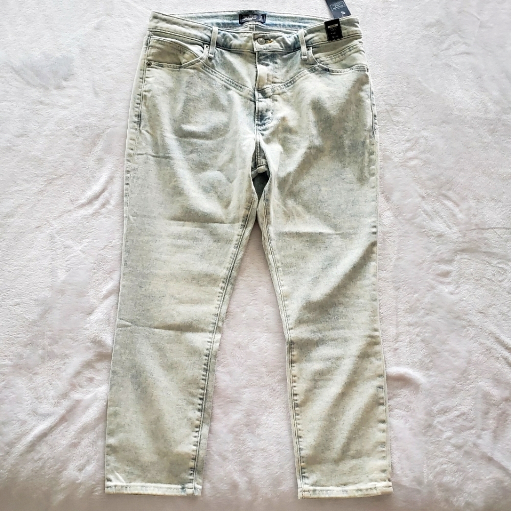 ABERCROMBIE & FITCH Simone High Rise Bleached Out Ankle Jeans—32/14